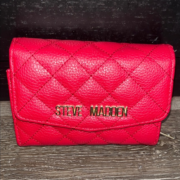 Steve Madden Handbags - Steve Madden Vibrant Red Quilted compact wallet EUC